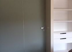 Скрытые двери в интерьере