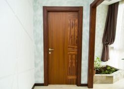 Шпонированные двери в интерьере